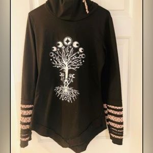 Women’s long sleeve hooded shirt